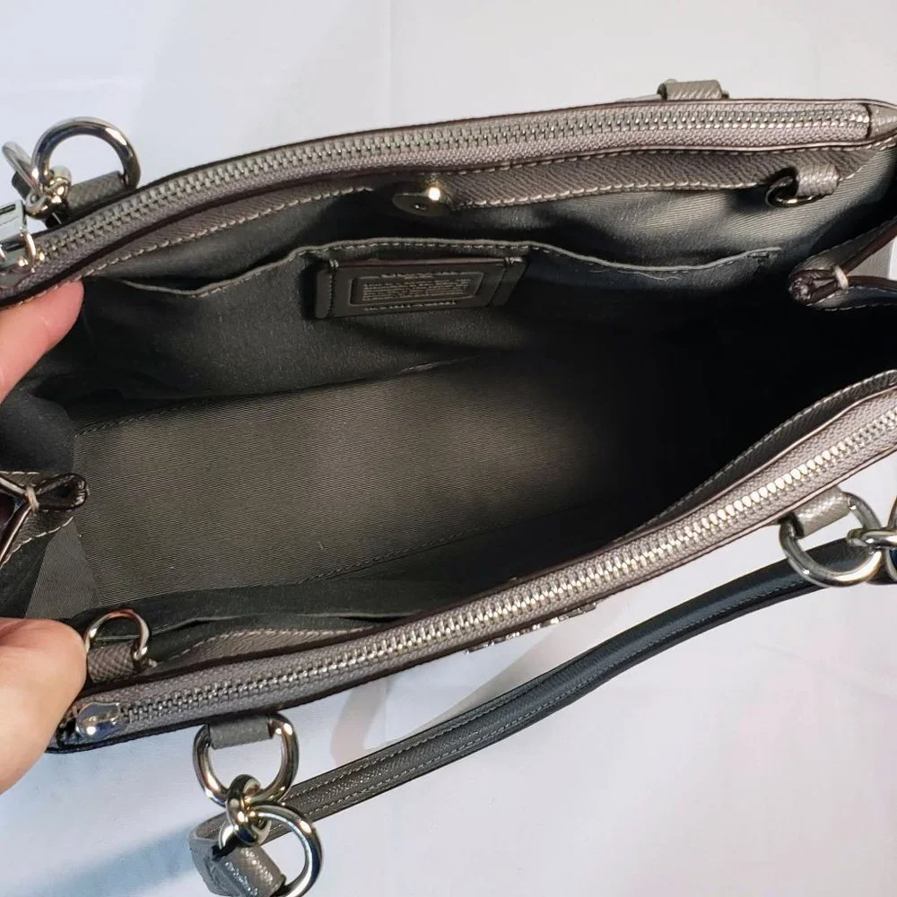 Coach-crossgrain Brook mini, carry all hand bag, like new. w/crossbody strap - Picture 8 of 14
